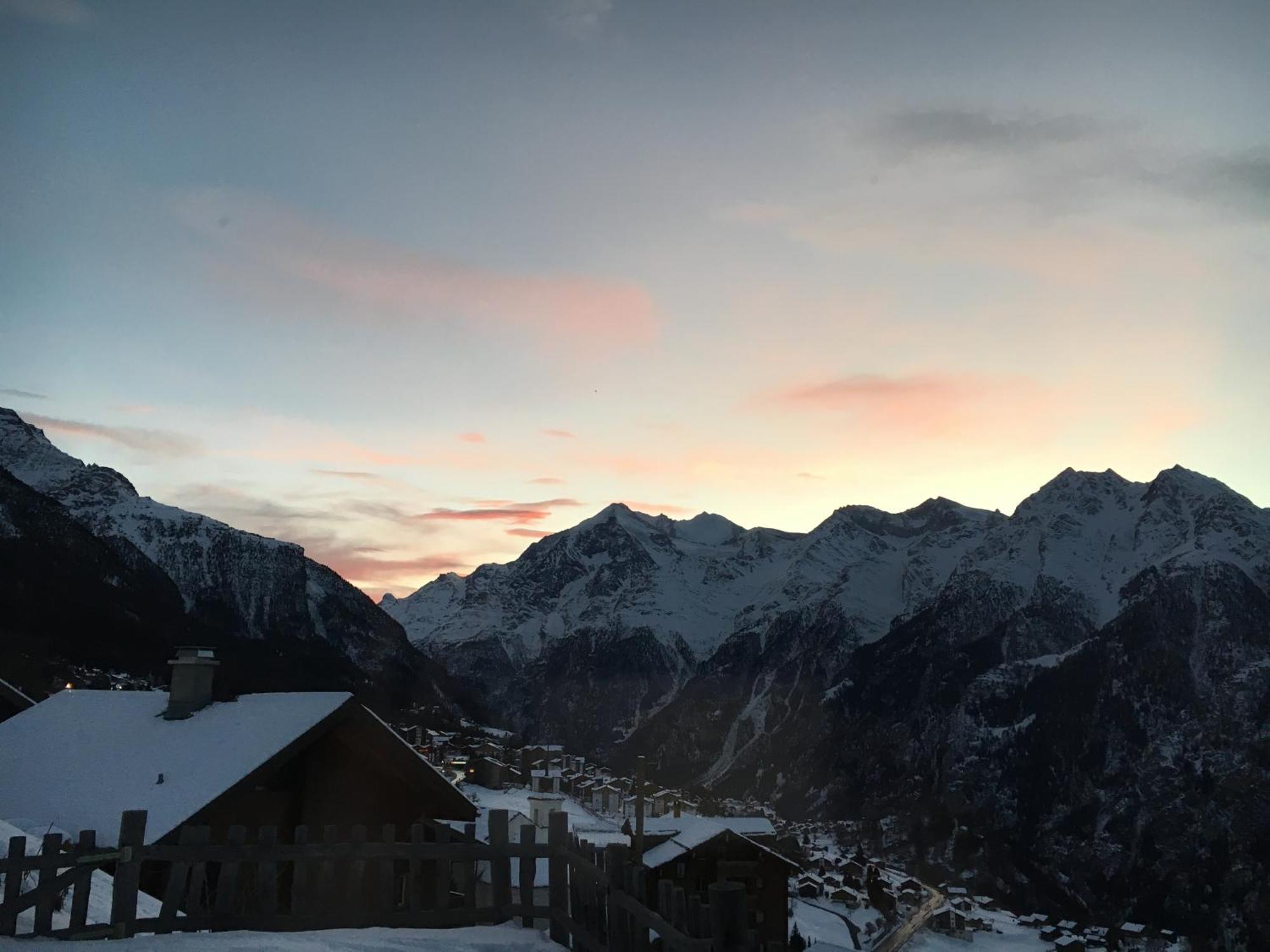 Appartamento Haus Dorfblick Grächen Esterno foto