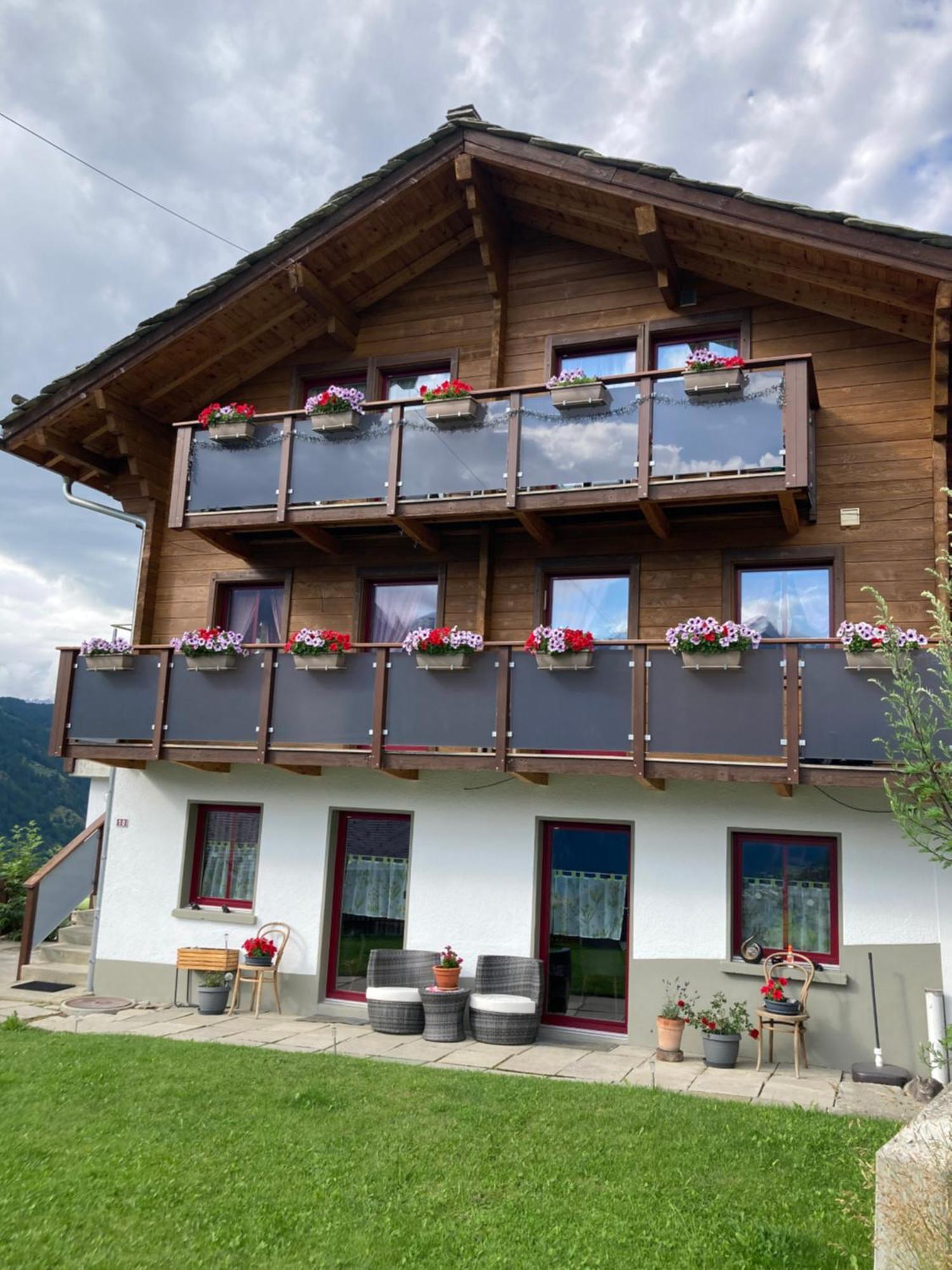 Appartamento Haus Dorfblick Grächen Esterno foto