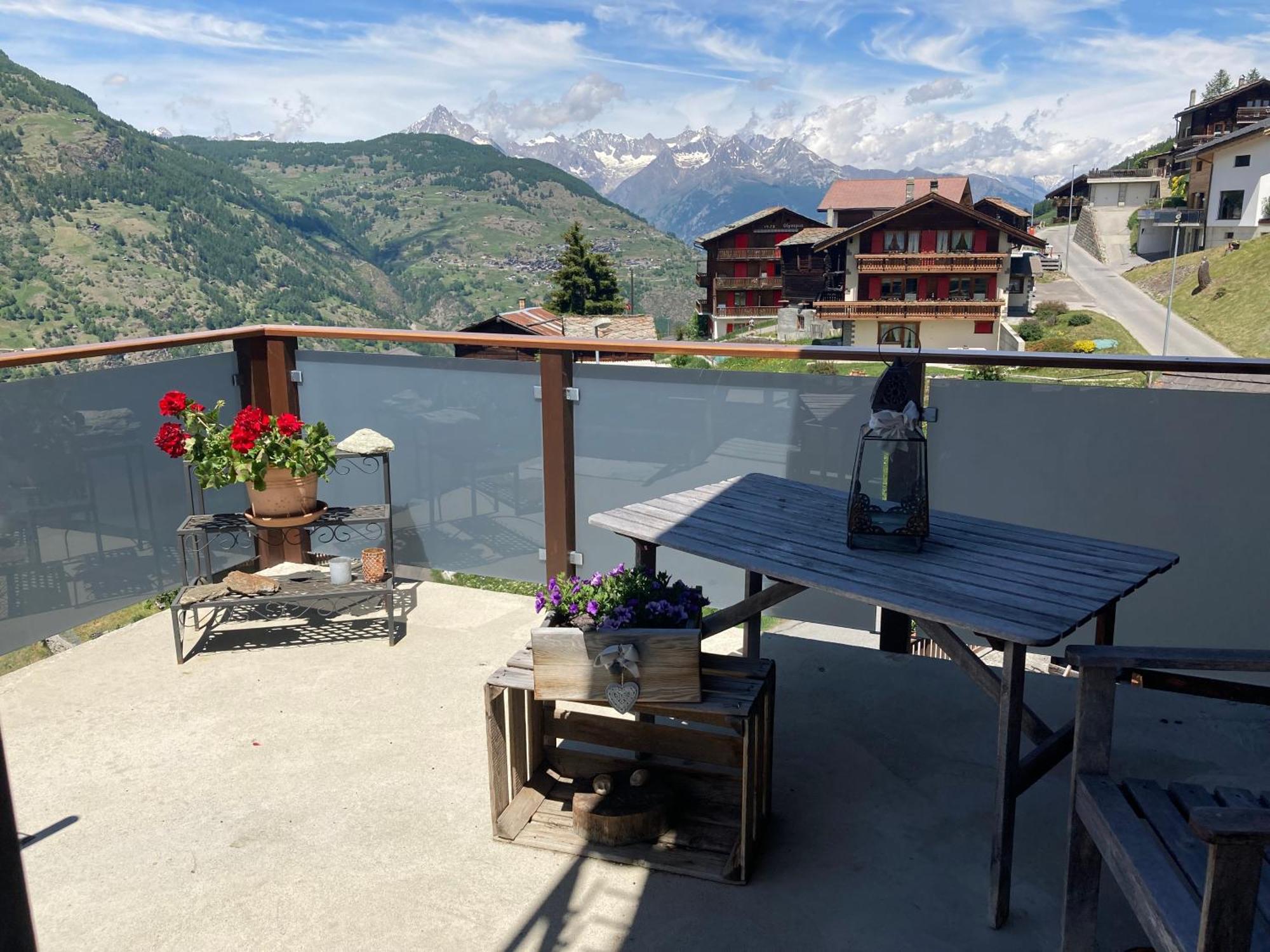 Appartamento Haus Dorfblick Grächen Esterno foto