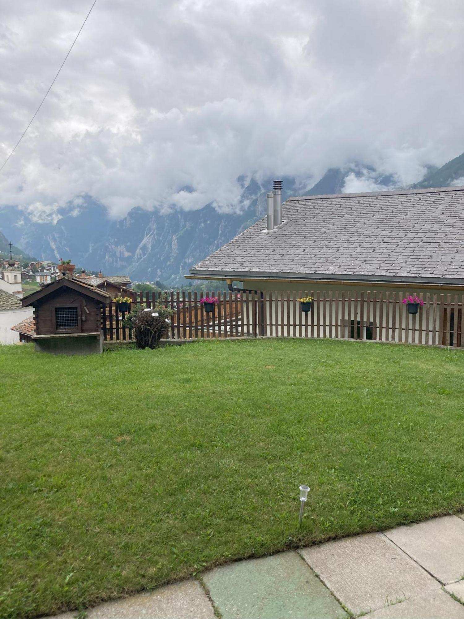 Appartamento Haus Dorfblick Grächen Esterno foto
