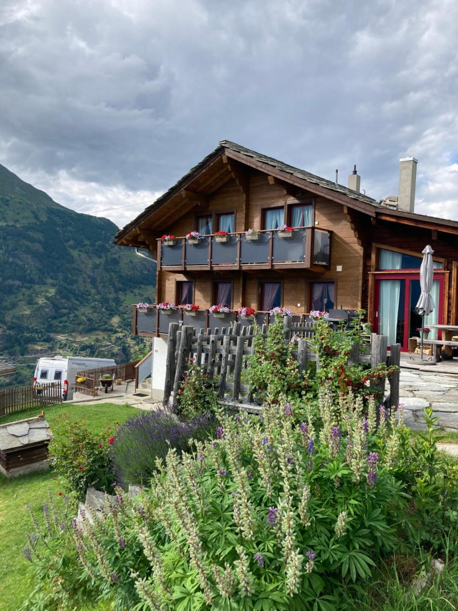 Appartamento Haus Dorfblick Grächen Esterno foto